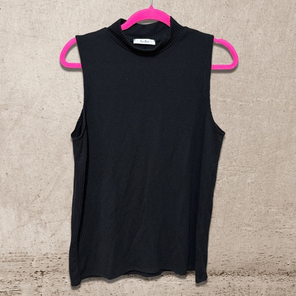 Tres Bien Sleeveless Top - Picture 1 of 4